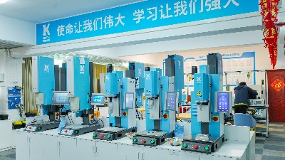 車門防撞條的“隱形守護者”：靈科超聲波焊接如何重塑汽車安全防線？