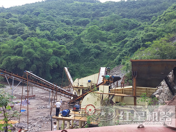 重錘式破碎機現場 重錘式破碎機現場