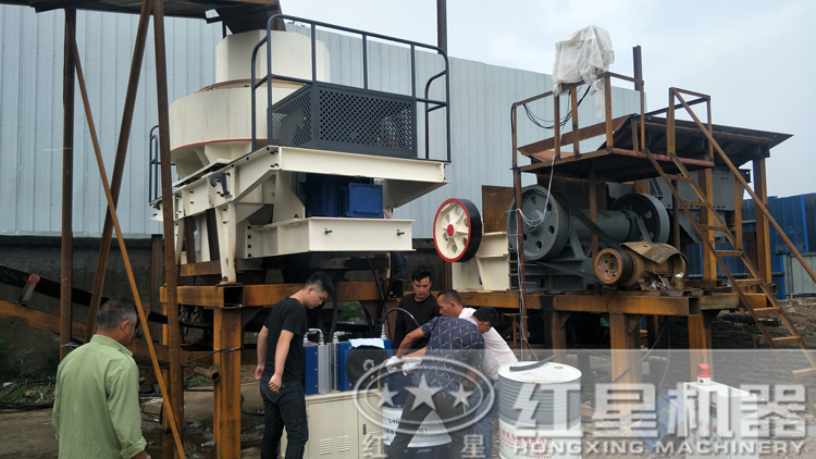 生產(chǎn)現(xiàn)場(chǎng)有很多，安排起來(lái)啦！