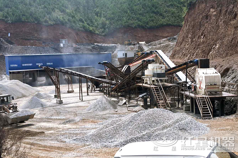 制砂設(shè)備生產(chǎn)現(xiàn)場，反擊破搭配制砂機(jī)，破碎軟料